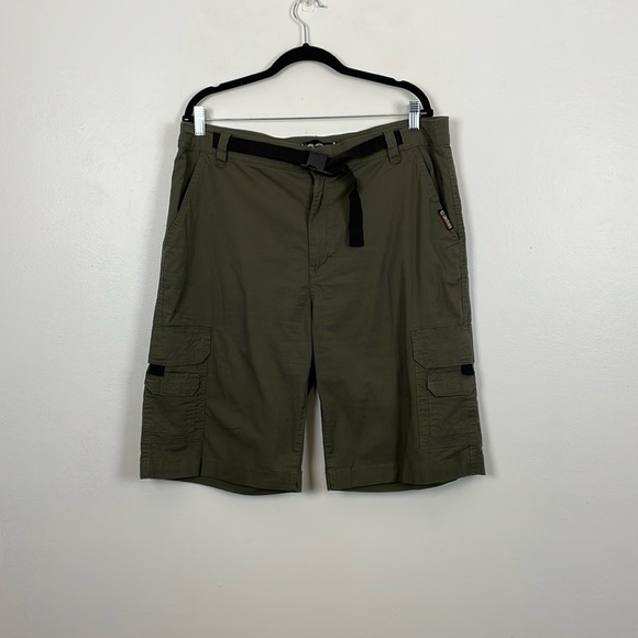 Akademiks Mens XL Cargo Shorts 8 Pockets Attached Front Belt Cotton Green Shorts - Picture 1 of 9